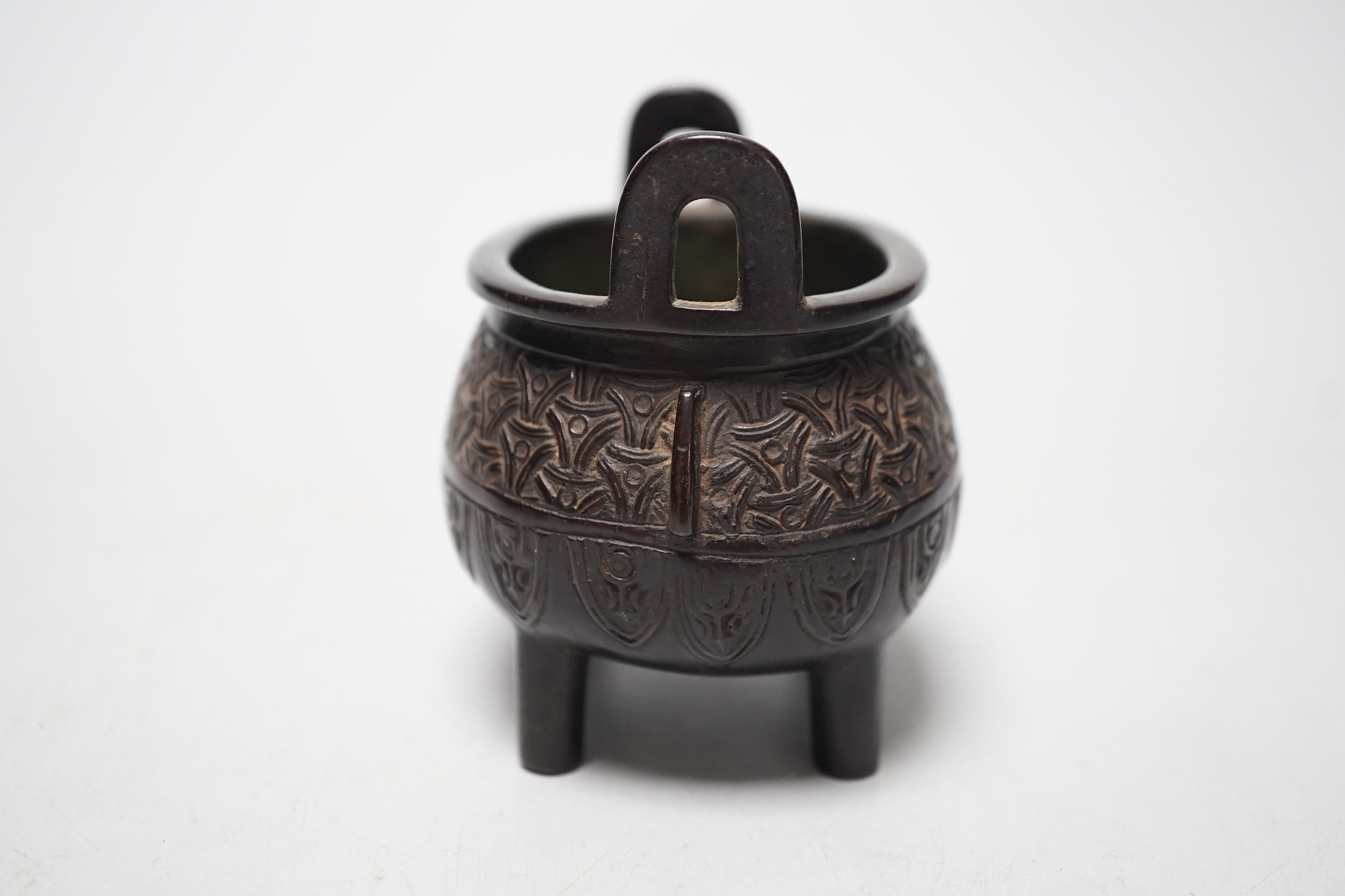 A Chinese archaistic bronze censer, 8cm